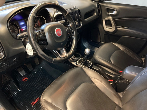 Imagen 8 de 11 de Fiat Toro Freedom 4x4