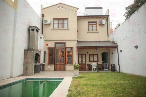 Venta Casa De 4 Ambientes C/ Dep. En Villa Del Parque.