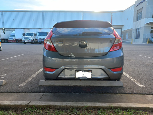 Imagen 2 de 11 de Hyundai Accent Blue