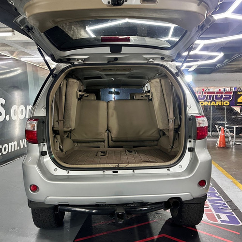 Toyota Fortuner 2010