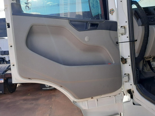 Imagem 13 de 20 de Volkswagen 24-250 2012 6x2 Completo (chassi)