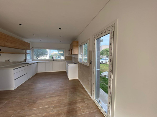 Imagen 14 de 15 de Casa En Venta Canton Norte A La Laguna Excelente Orientación Y Vista