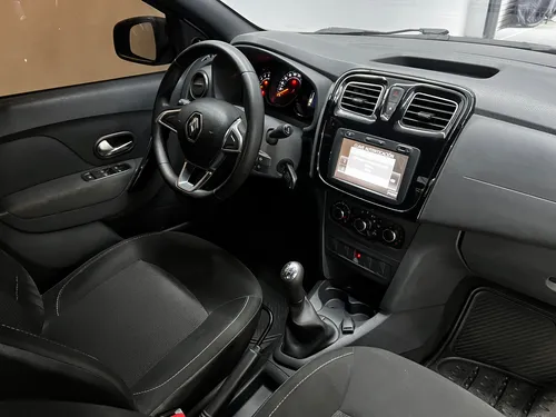 Renault Logan 1.6 Expression / Life +