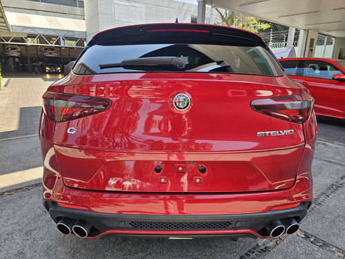 Alfa Romeo Stelvio 2.9L Quadrifoglio Verde V6 Bi-Turbo At