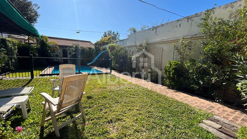 Chalet 6 Ambientes En Haedo Con Fondo Y Pileta.