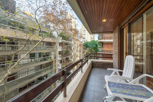 Excelente Piso 5 Amb. - 2 Coch. Fijas/ Terraza/ Balcón