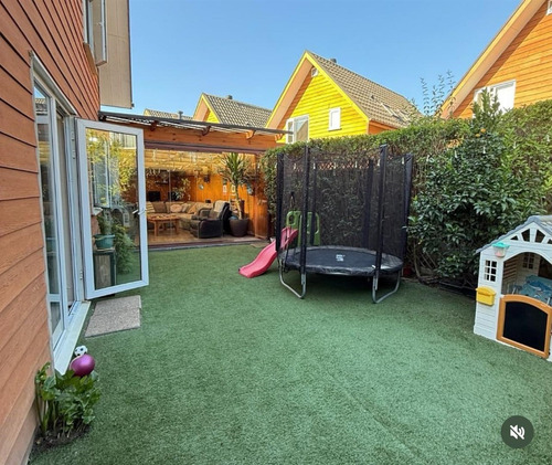 Casa En Venta De 4 Dorm. En Concepción