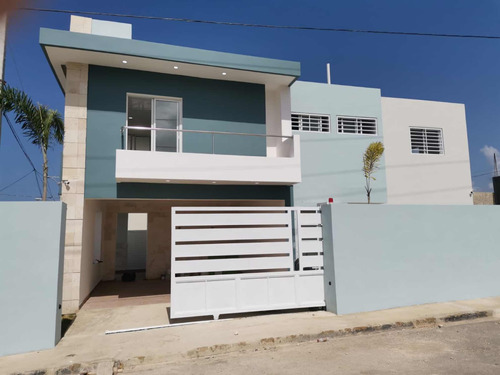 Exclusiva Casa Con Piscina Ubicada En Don Juan 2, La Romana