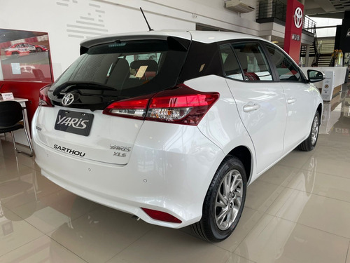 Imagen 5 de 11 de Toyota Yaris 1.5 107cv Xls 5p Sarthou