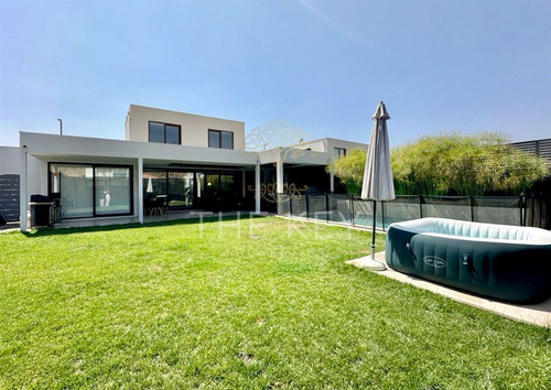 Impecable Casa En Venta 3d 3b Santa Elena