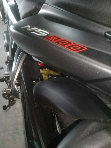 Bajaj Rousser Ns 200