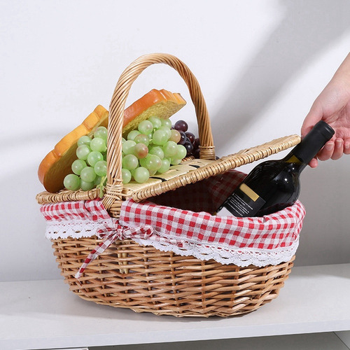 .. Cesta De Picnic De Mimbre Estilo Campestre Con Tapa.