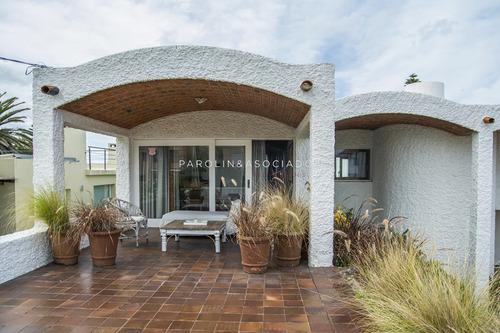 Hermosa Casa En Venta, Zona Península-punta Del Este