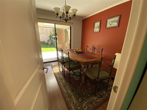 Casa En Venta De 4 Dorm. En La Florida