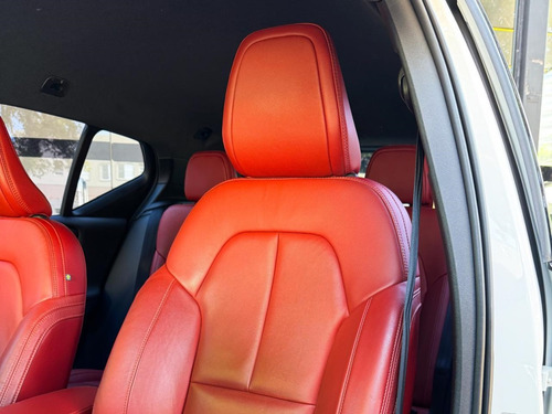 Volvo XC40 2.0 T5 GASOLINA MOMENTUM AWD GEARTRONIC