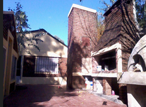 Imagen 5 de 10 de Quinta En Ezeiza Con Pileta Y Quincho