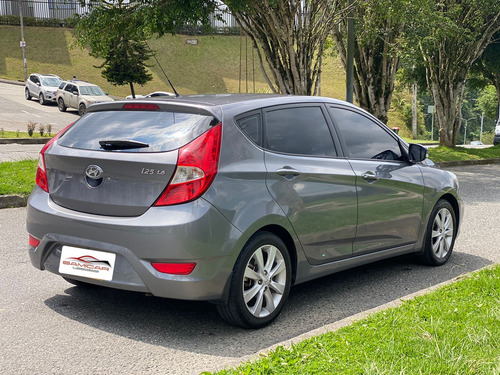 Hyundai I25 Hb Automático 2015
