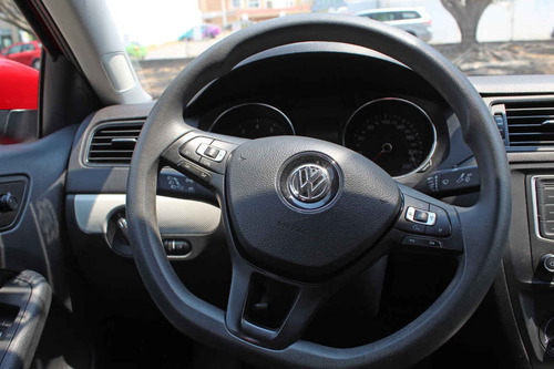 Volkswagen Jetta 2017 4p Trendline L5/2.5 Man