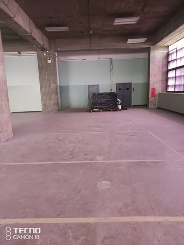 Imagen 11 de 27 de Alquiler De Planta Comercial En Edificio Boleita Sur