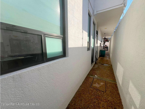 Zibatá Queretaro, Se Vende Casa Con 4 Recamaras Cada Uno Con Baño, Una En Planta Baja, Tiene Cuarto De Servicio Qh243673