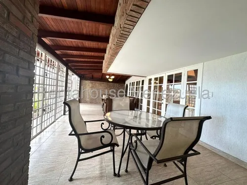 Casa En Venta. Urb. Alto Prado.