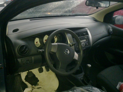 Imagem 4 de 6 de Sucata Peças Acessórios Nissan Livina 2014