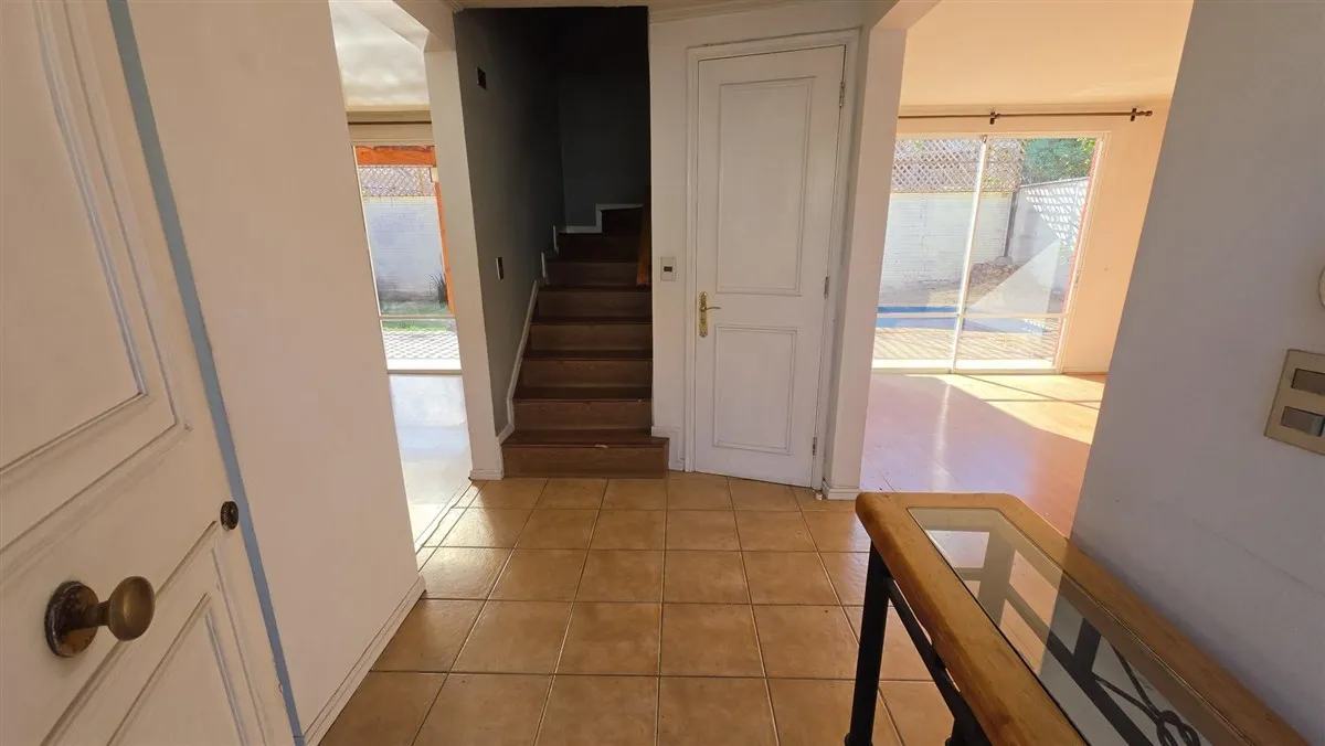 Amplia Y Hermosa Casa En Condominio De 5d / 3b. En Peñalolén