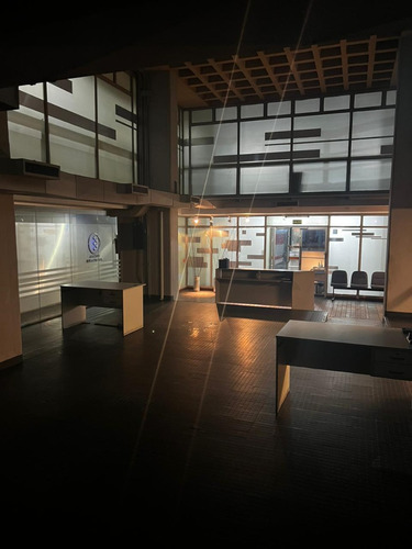 Alquiler Oficinas/local/consultorio(900m2) En Pleno Centro