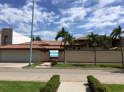 Casa En Venta En Las Fuentes, Los Mochis Sinaloa.