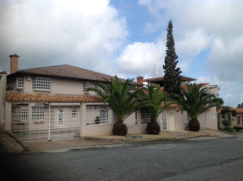 Casa Urb. Club De Campo Bifamiliar San Antonio De Los Altos