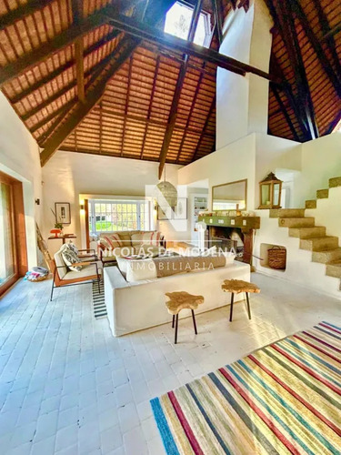 Casa Exclusiva En La Zona Del Golf, Oportunidad En Punta Del Este.