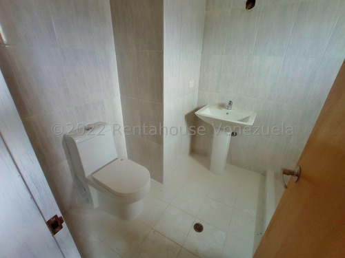 Apartamento Penthouse En Venta Obra Limpia Con Planta Electrica Jardin Piscina Cancha Tenis Planta Estef 24-5713