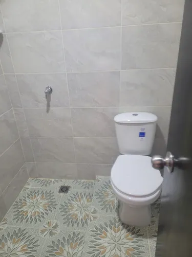 Casa Remodelada Tiene Un Cuarto Que Sirve Como Local O Habitación Con Baño Privado