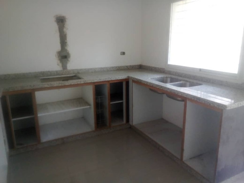 Se Vende Bello Y Lindo Townhouse En Turmero, Urb. Palma Segú