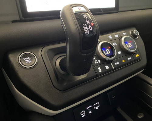 Imagem 6 de 15 de Land Rover Defender 2.0 P300 Gasolina 110 Se Awd