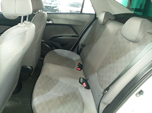 Imagem 6 de 10 de Hyundai Hb20s 1.6 Comfort Plus 16v 2019