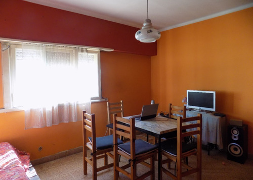 Imagen 3 de 4 de Casa De 3 Ambientes Con Patio Y Garage. Sobre Asfalto Todos Los Servicios