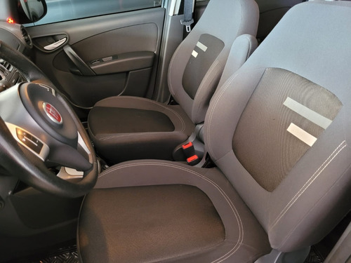Imagem 5 de 10 de Fiat Grand Siena Essence 1.6