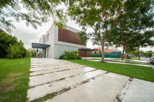 Imagen 5 de 27 de Casa A Estrenar Sobre El Lago - Lagos Del Golf