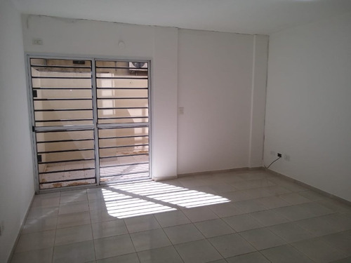 Imagen 3 de 14 de Departamento En Venta En Moron Centro