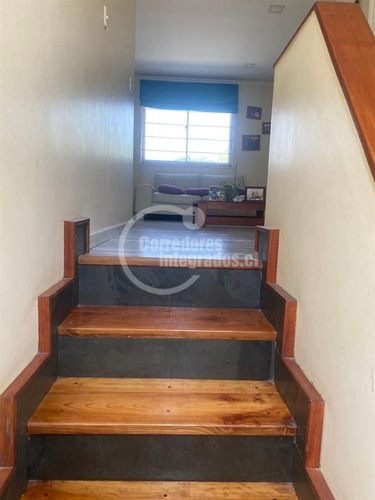 Casa En Venta De 5 Dorm. En La Florida