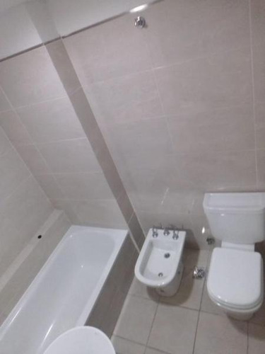 Imagen 11 de 17 de Departamento 2 Ambientes En Caseros Centro