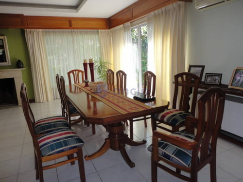 Punta Del Este, Importante Chalet En Zona Mansa- Ref: 660