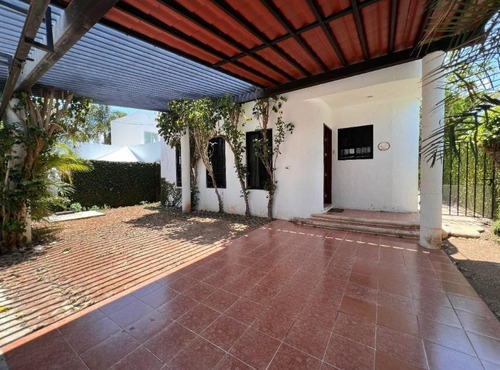 Venta De Casa En Montecristo, Mérida Con Piscina