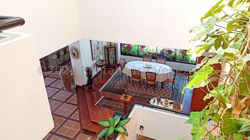 1895m2 De Terreno Y 1113m2 De Construccion, Vendo Casa, 6hab.,7ba., 9est., En La Lagunita ,calle Privada, Amplios Jardines, Mls#25-12587