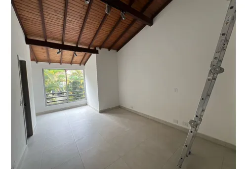 Vendo Casa Remodelada En El Poblado Loma Los Balsos