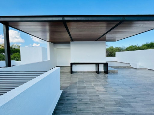 Estrena Casa En Lomas De Juriquilla, 4 Recamaras, Una En Pb, 4 Baños, Jardín