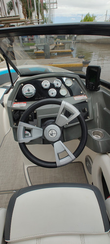 Lancha Klase 235 Open