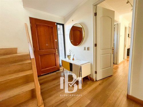 Casa En Venta De 3 Dorm. En Lo Barnechea