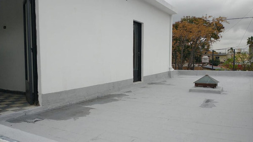 Excelente Casa Con Patio, Terraza Y Cochera. Escucha Oferta.